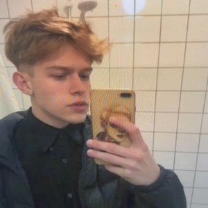 Meet your Posher, Leila